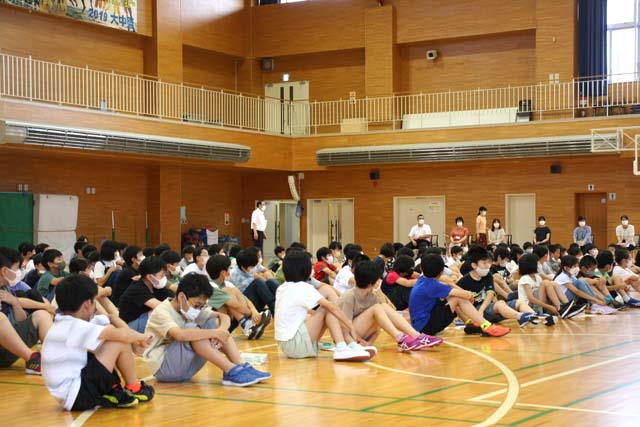 小学校集会 010605 全校集会 - 岸和田市立春木小学校