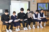 低学年朝活　中学生による読み聞かせ