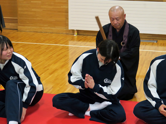 ３年座禅教室の様子5