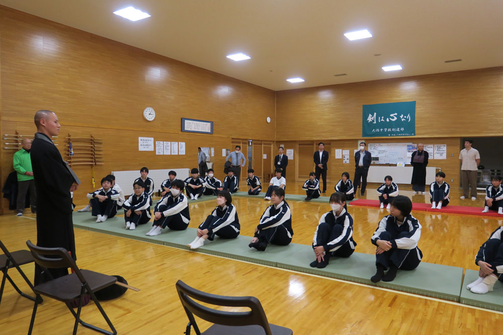 ３年座禅教室の様子5