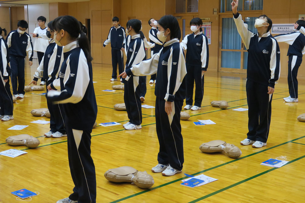 ２年救急救命講習会の様子2