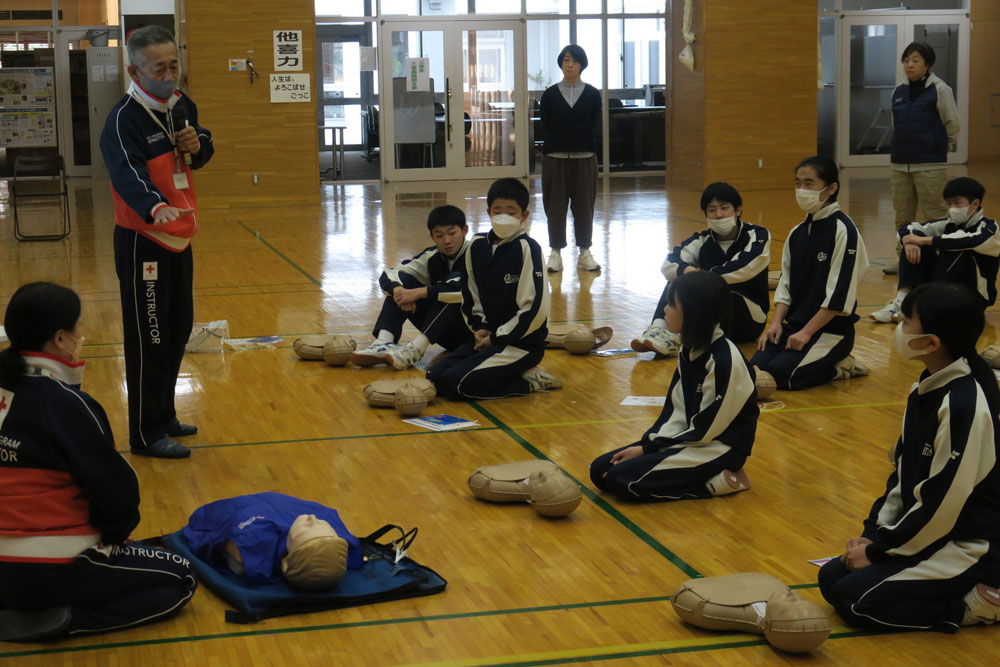 ２年救急救命講習会の様子3