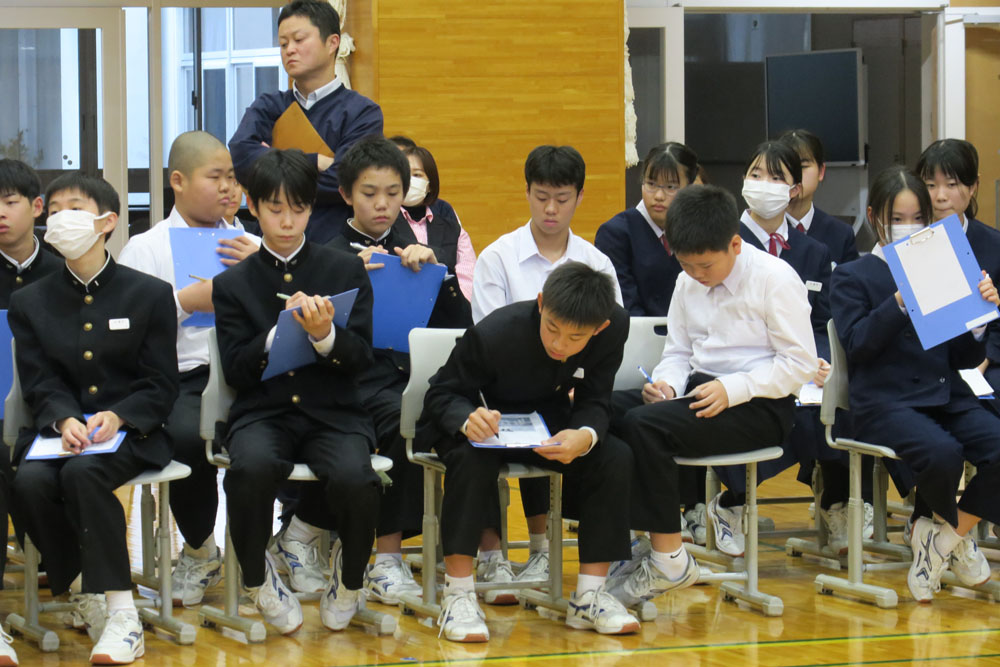 ２年救急救命講習会の様子2