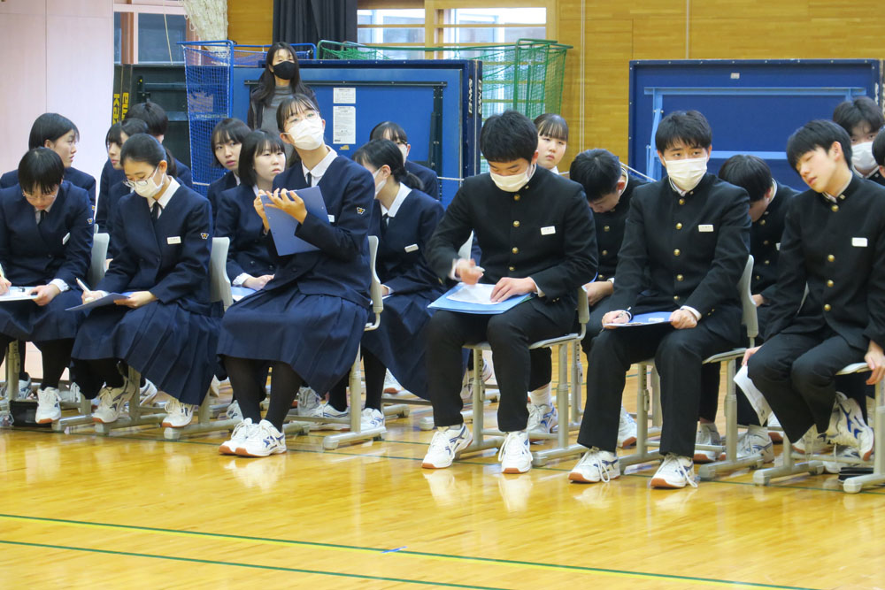 ２年救急救命講習会の様子2