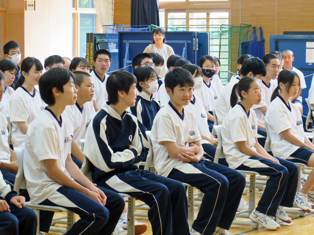３年修学旅行報告会の様子1