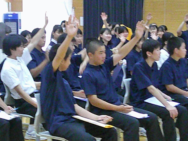 ３年修学旅行発表会の様子1