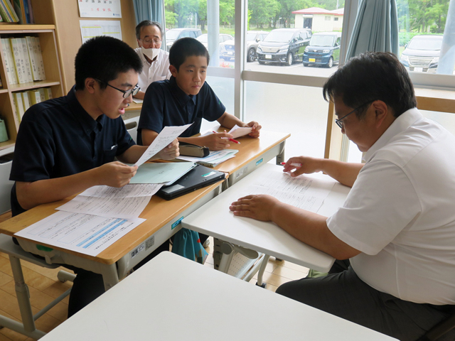 3年村議会議員さんとの意見交換の様子3